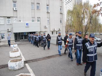 Gizli Kamerayla İzlenen Mahalleye Şafak Baskını: 164 Gözaltı