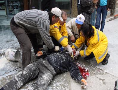 İskeleden Düşen İşçi Ağır Yaralandı