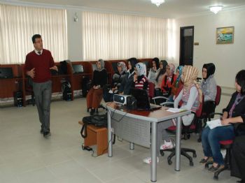 AHMET ÖZTÜRK - Karatay'da Bilgisayar Operatörlüğü Kursiyerlerine Seminer