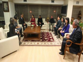 Kazakistan’dan Gelen Öğretim Üyeleri, Büyükşehir Belediyesi’ni Ziyaret Etti