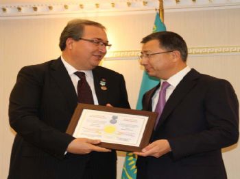 HASAN ÜNVER - Kazakistan'dan Nevşehir Belediye Başkanı Ünver'e Anlamlı Madalya