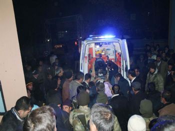 Muş'ta İki Otomobil Kafa Kafaya Çarpıştı: 1 Ölü, 4 Yaralı