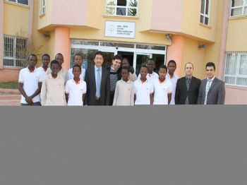 UGANDA - Uganda’dan Gelen Öğretmenlerini Görünce Mutlu Oldular