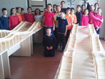 Van'a Uzanan Kardeşliğin Köprüsünü Yaptılar