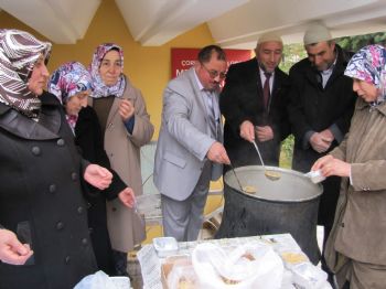 Çorum Mevlana Camii'nden Bin 500 Kişiye Aşure