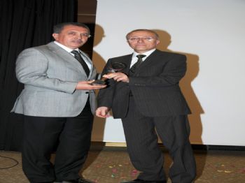 SALIH BıÇAK - Engellilere Destek Veren Belediye Başkanı Çetin'e Plaket