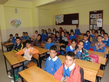 MEHMET AKBAŞ - Esder ve Fakülte Öğrencilerinden Kitap Yardımı