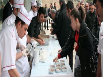 Malatya İnönü Üniversitesi'nde Aşure Dağıtıldı