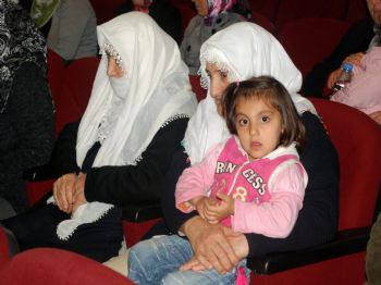 RIZE TICARET BORSASı - Vanlı Depremzedelere Geçici Konutlarının Anahtarları Verildi