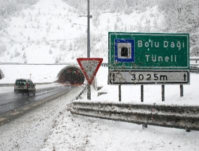 Bolu Dağı‘nda ulaşıma kar ve sis engeli