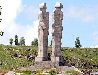 NEVZAT BOZKUŞ - Kars Belediye Meclisi'nden 'Ucube' anıtın yıkılmasına onay
