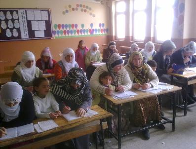 Karaçoban‘da altın ve beyaz eşya ödüllü okuma yazma seferberliği