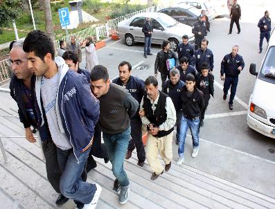 Şok operasyon düzenleyen polis kaos tetikçilerine fırsat vermedi