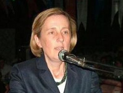 ULUSLARARASı STRATEJIK ARAŞTıRMALAR KURUMU - Bakan Kavaf: Dekolte Giyim, Tacizin Tek Sebebi Olarak Gösterilemez