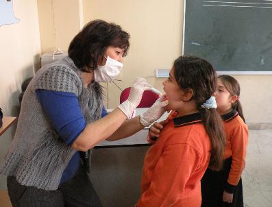 Özel Fırat öğrencilerine diş taraması yapıldı