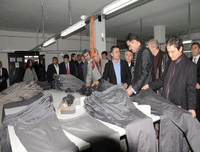 YASEMIN ÇETINKAYA - Büyükçekmeceli sanayicilerden Batman‘a ziyaret