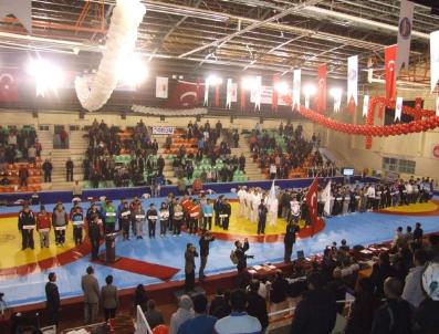 NURULLAH ÇAKıR - Gençler Türkiye Grekoromen Güreş Şampiyonası Çorum’da başladı.