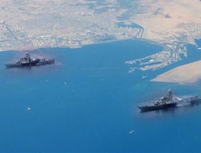 İran gemileri Süveyş'e doğru yola çıktı