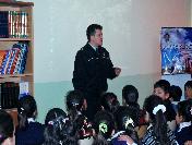 Polis amcadan ümit çiçeklerine öğüt