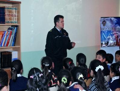 PEHLIVANLı - Polis amcadan ümit çiçeklerine öğüt