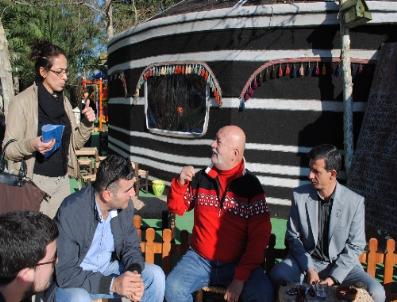 KADIR SAVUN - Yörük çadırıyla ziyaretçilerini Yeşilçam‘a yolculuk yaptırıyor
