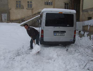 Başkale‘de 35 köy ve 27 mezra yolu kar ve tipiden ulaşıma kapandı