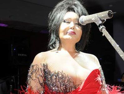 NUR YERLITAŞ - İlk kez Zeki Müren şarkısı seslendirdi