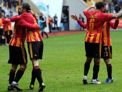 EMIR KUJOVIC - Kayserispor son dakikada güldü