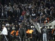 Protokol tribününde yumruklar konuştu!