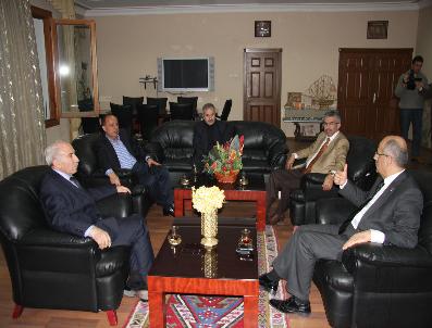 VAHIT KIRIŞÇI - Vekillerden Başkan Özgan’a geçmiş olsun ziyareti