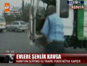 Polis kamyoncu yumruk yumruğa