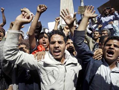Yemen'de öğrenciler, Başkan Salih'e 'defol' dedi