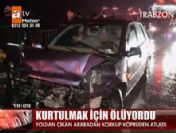 Arabanınn kendisine çarpacağını düşünüp köprüden atladı