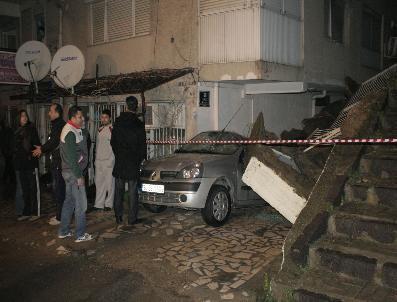 İzmir‘de istinat duvarı çöktü
