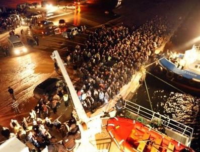 GINE - 250 Türk uçakla İstanbul'a geldi