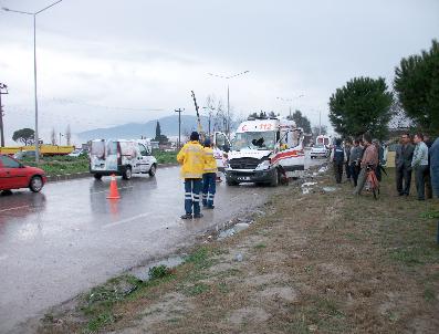Saruhanlıda ambulansın karıştığı trafik kazasında 8 kişi yaralandı