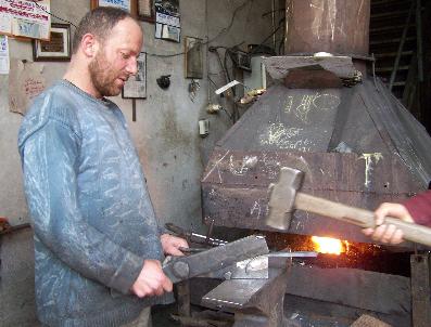 25 yıldır demire şekil veriyor