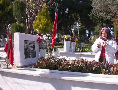 Aktütün’de şehit düşen oğlunun hesabını soran anneyi tehdit ettiler