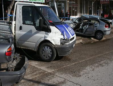 Cenazeye yetişmek için hız yapınca canından oldu