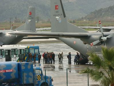 Libya’dan Türkleri getiren dört askerî uçak Dalaman’a ulaştı