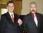 Vali Cerrah ödüllendirdiği polislerden sigarayı bırakmalarını istedi