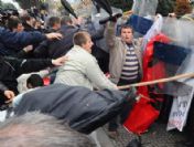 Arnavutluk'ta gerginlik sürüyor