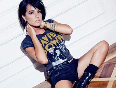 ACARKENT - Bengü sonunda 'ev'lendi!