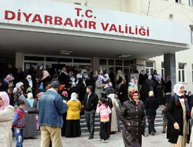 AHMET DALKıRAN - Binlerce kişi valiliğe koştu