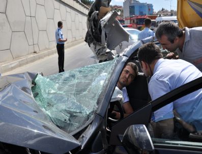 Hurdaya dönen araçtan sağ çıktı