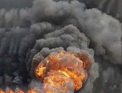 QUEENSLAND - Avustralya'nın doğusunda sel, batısında yangın