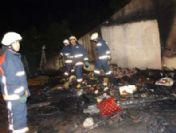 Köpekleriyle birlikte yandı