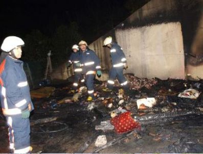 Köpekleriyle birlikte yandı