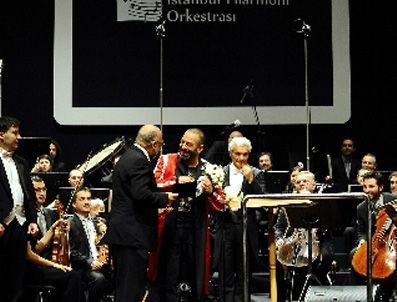 BEETHOVEN - Cem Yılmaz şef oldu (video izle)
