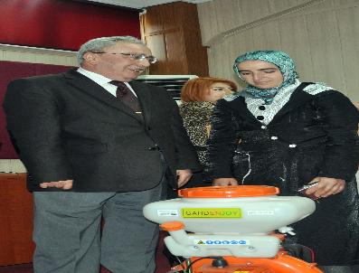 TARıM VE KÖYIŞLERI BAKANLıĞı - Kadın Çiftçiler Kıyasıya Mücadele Etti